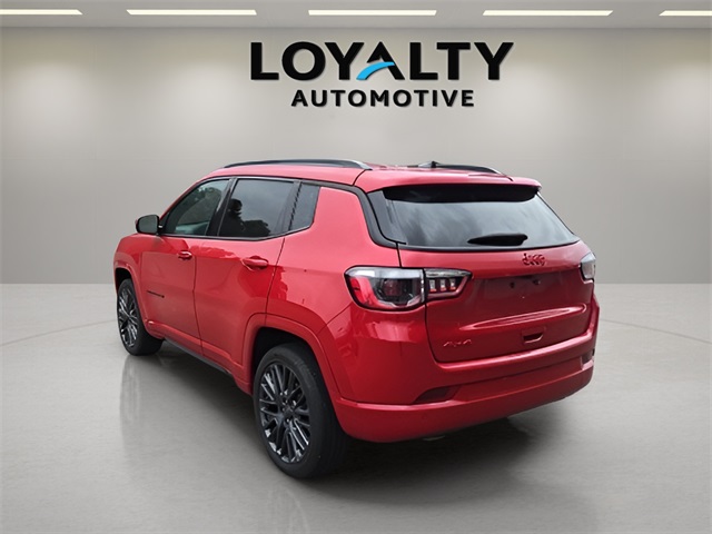 2023 Jeep Compass Limited photo 2