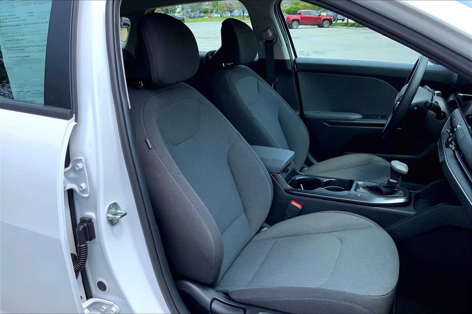 2025 Kia K4 LXS photo 7
