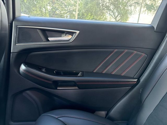 2020 Ford Edge ST photo 15