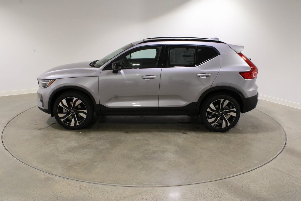 2026 Volvo XC40 Plus photo 3