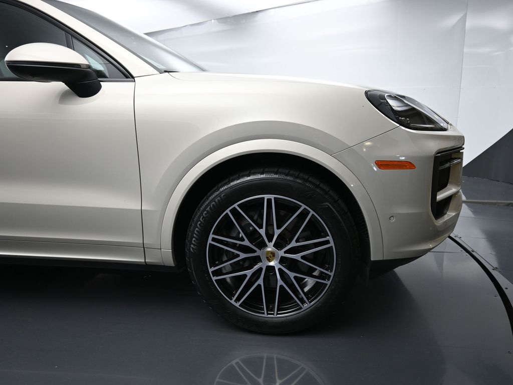 2024 Porsche Cayenne Coupe Base photo 17