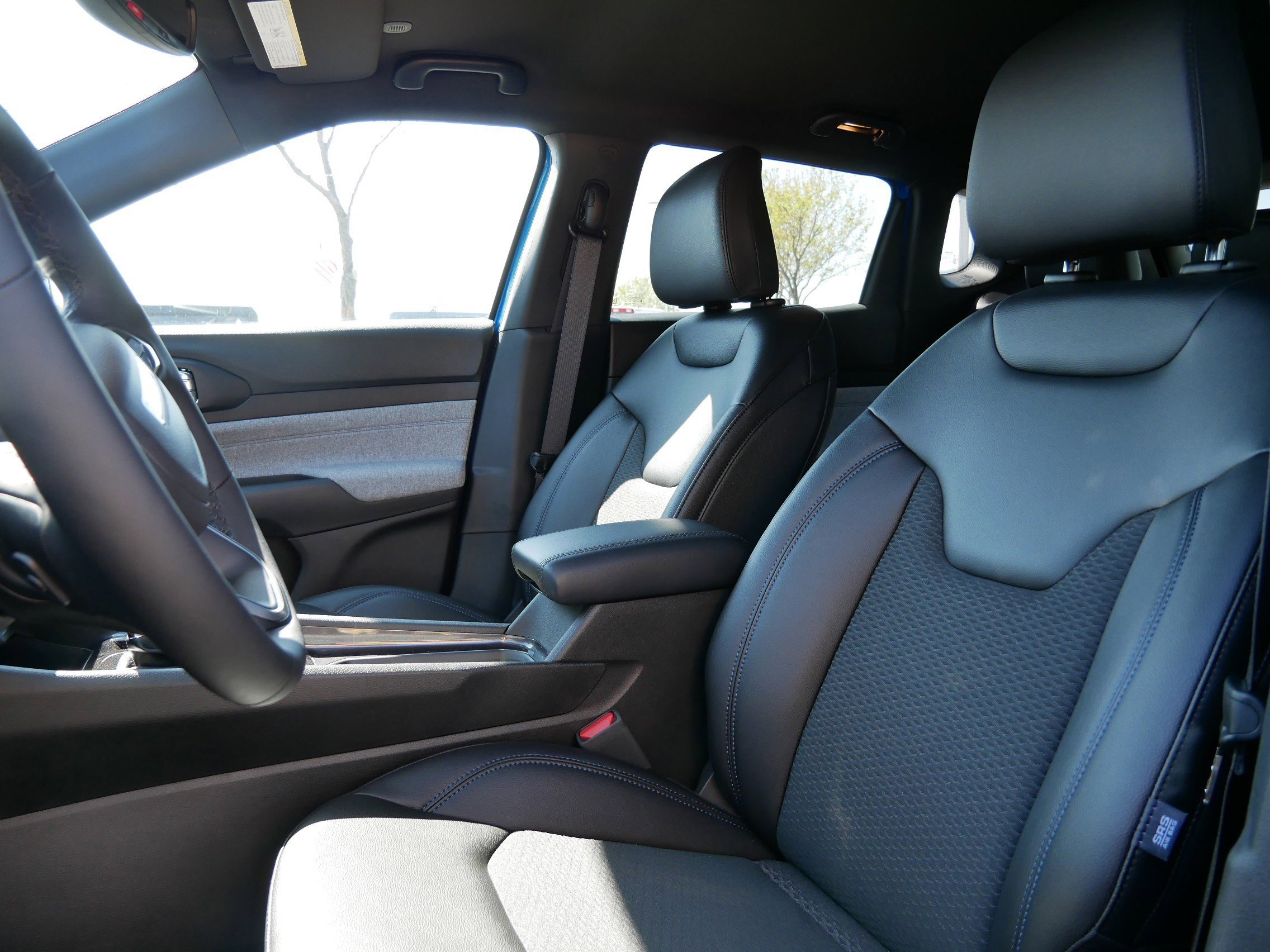 2025 Jeep Compass Latitude photo 9