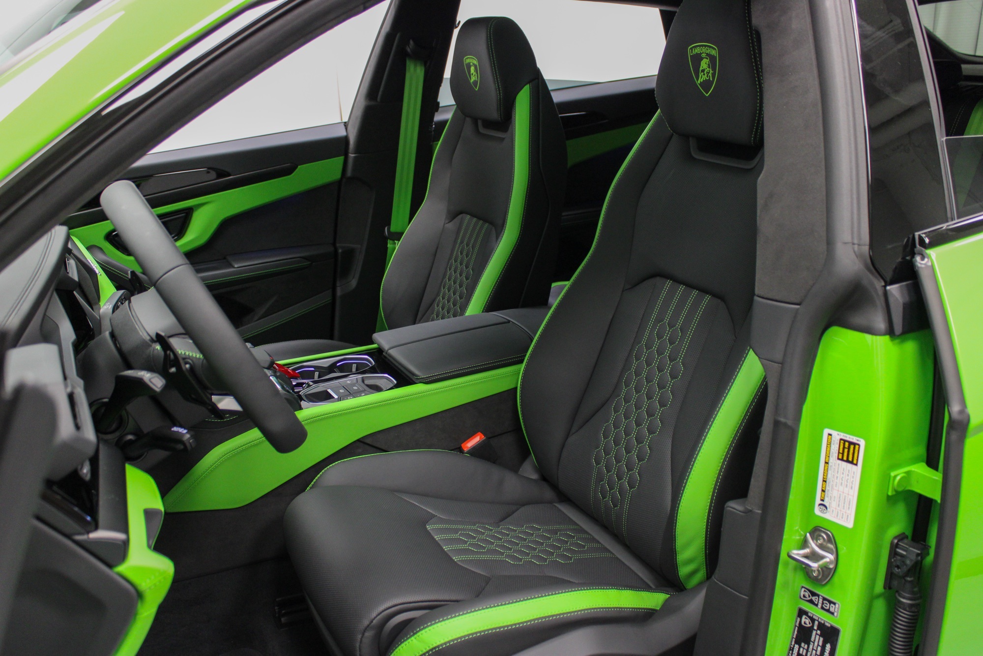 2025 Lamborghini Urus SE photo 15