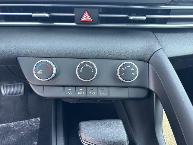2025 Hyundai Elantra SE photo 27