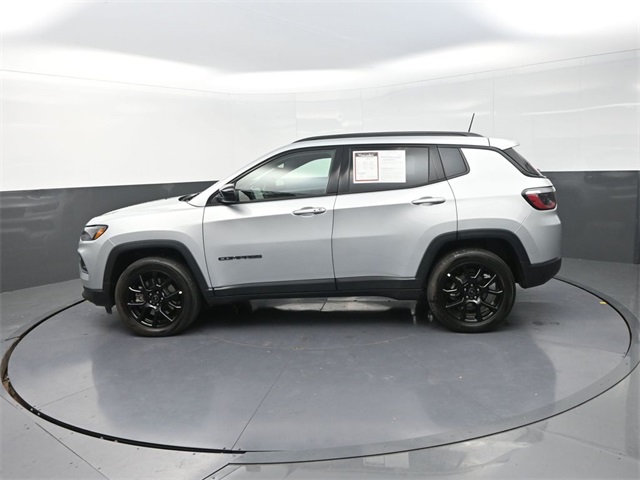 2025 Jeep Compass Latitude Altitude Special Edition photo 3