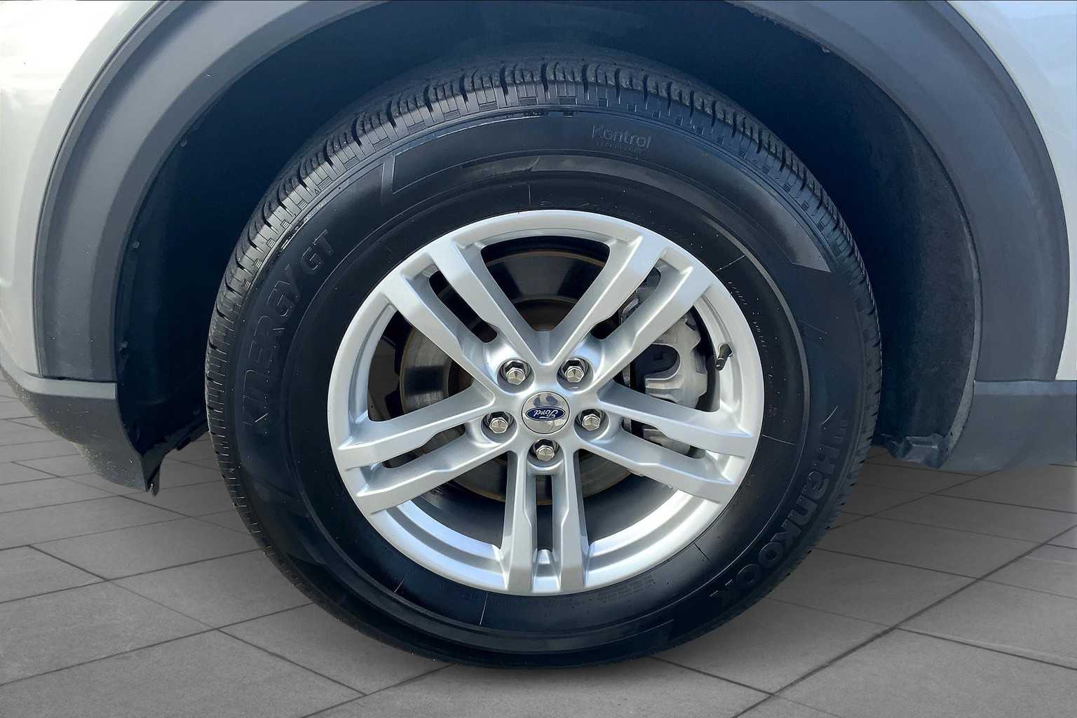 2022 Ford Explorer Base photo 8