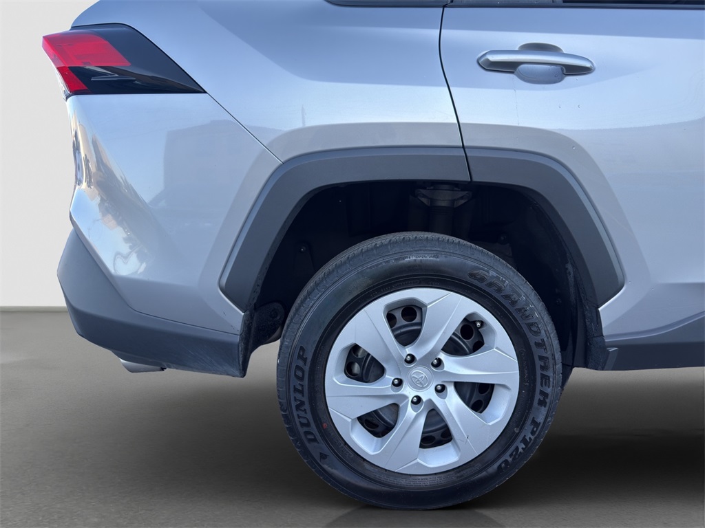 2024 Toyota RAV4 LE photo 24