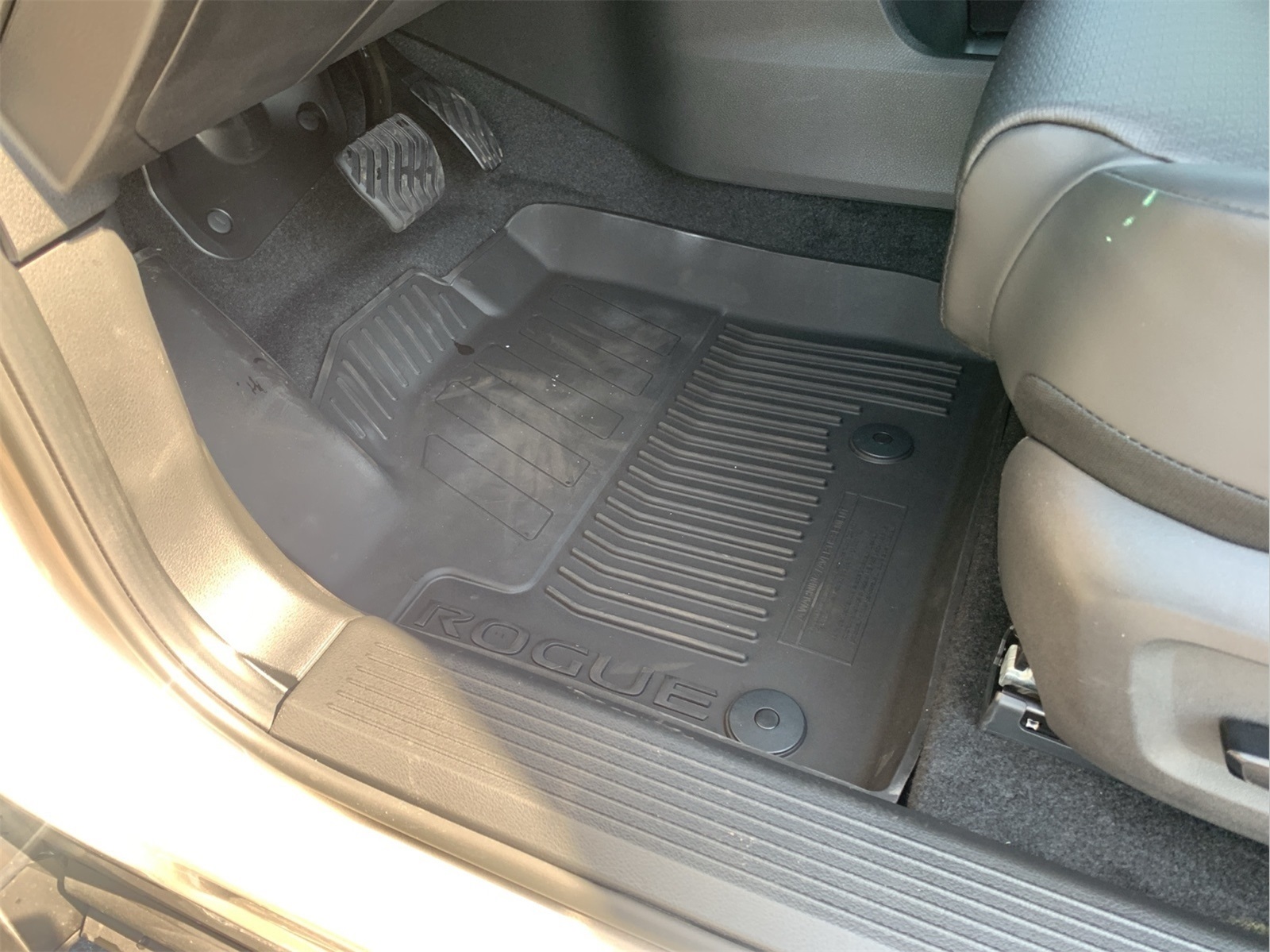 2026 Nissan Rogue SV photo 13