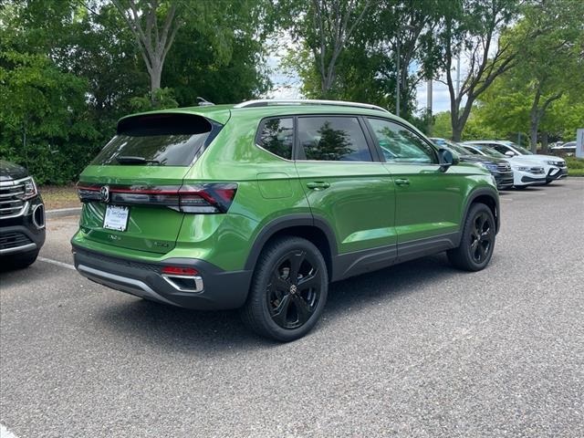 2025 Volkswagen Taos SEL photo 3