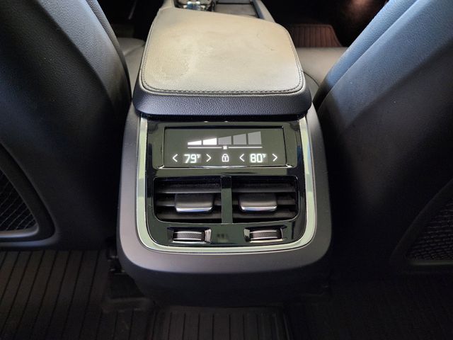 2022 Volvo XC90 T5 Momentum photo 7