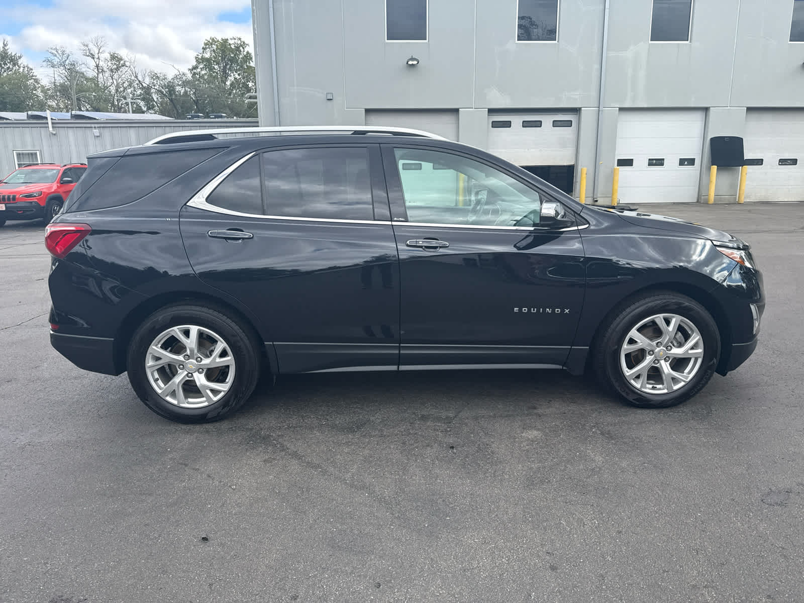 2020 Chevrolet Equinox Premier photo 2