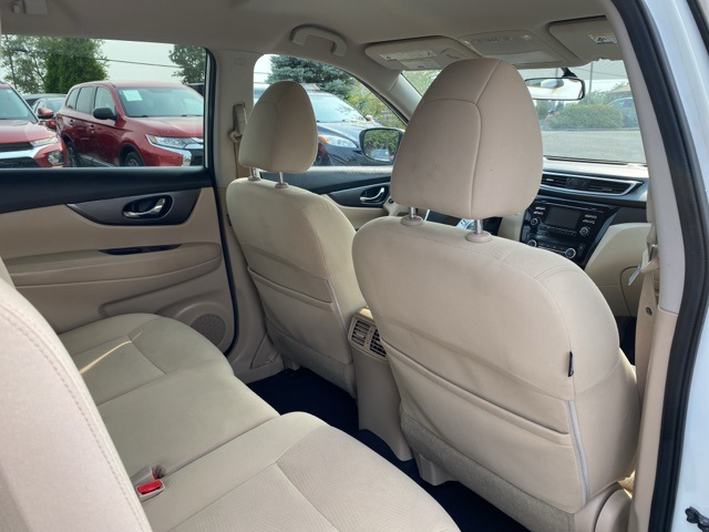 2016 Nissan Rogue SV photo 21