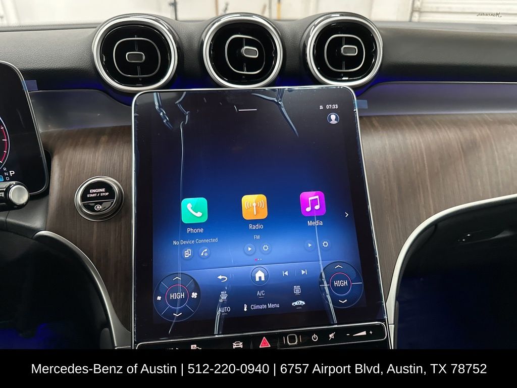 2025 Mercedes Benz GLC 300 photo 7