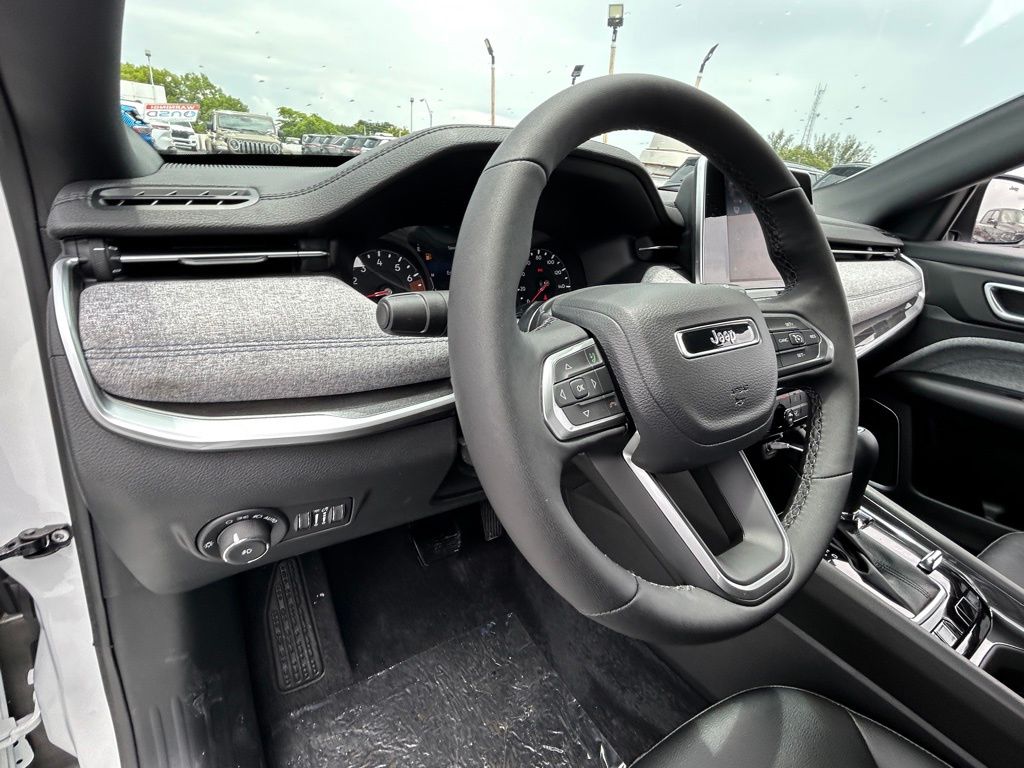 2025 Jeep Compass Latitude photo 30