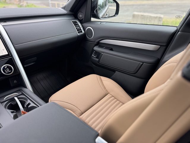 2025 Land Rover Discovery SE photo 10
