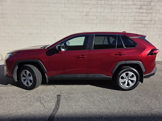 2023 Toyota RAV4 LE photo 2