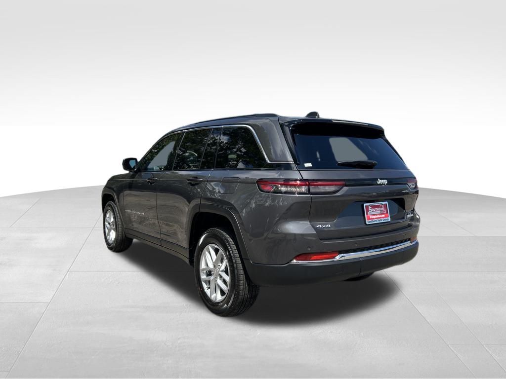 2025 Jeep Grand Cherokee Laredo X photo 4