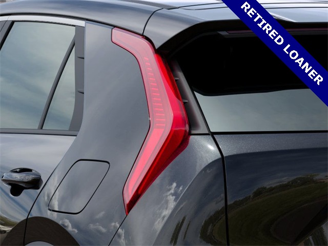 2025 Kia Niro LX photo 3