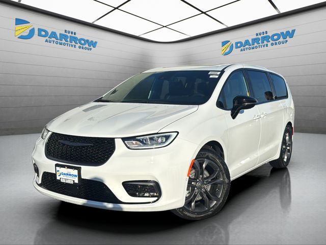 2026 Chrysler Pacifica Select's photo