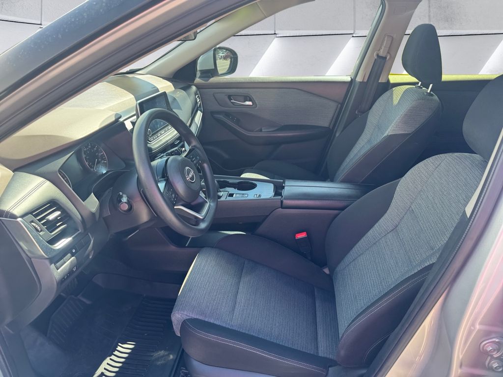 2023 Nissan Rogue SV photo 5