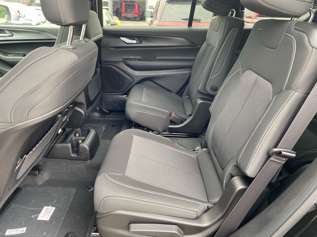 2025 Jeep Grand Cherokee Laredo X photo 10