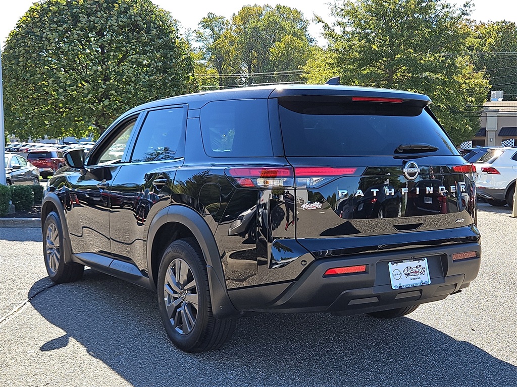 2024 Nissan Pathfinder S photo 2