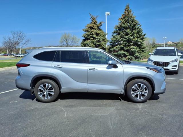 Certified 2022 Toyota Highlander XLE with VIN 5TDHZRBH3NS175573 for sale in Burnsville, Minnesota