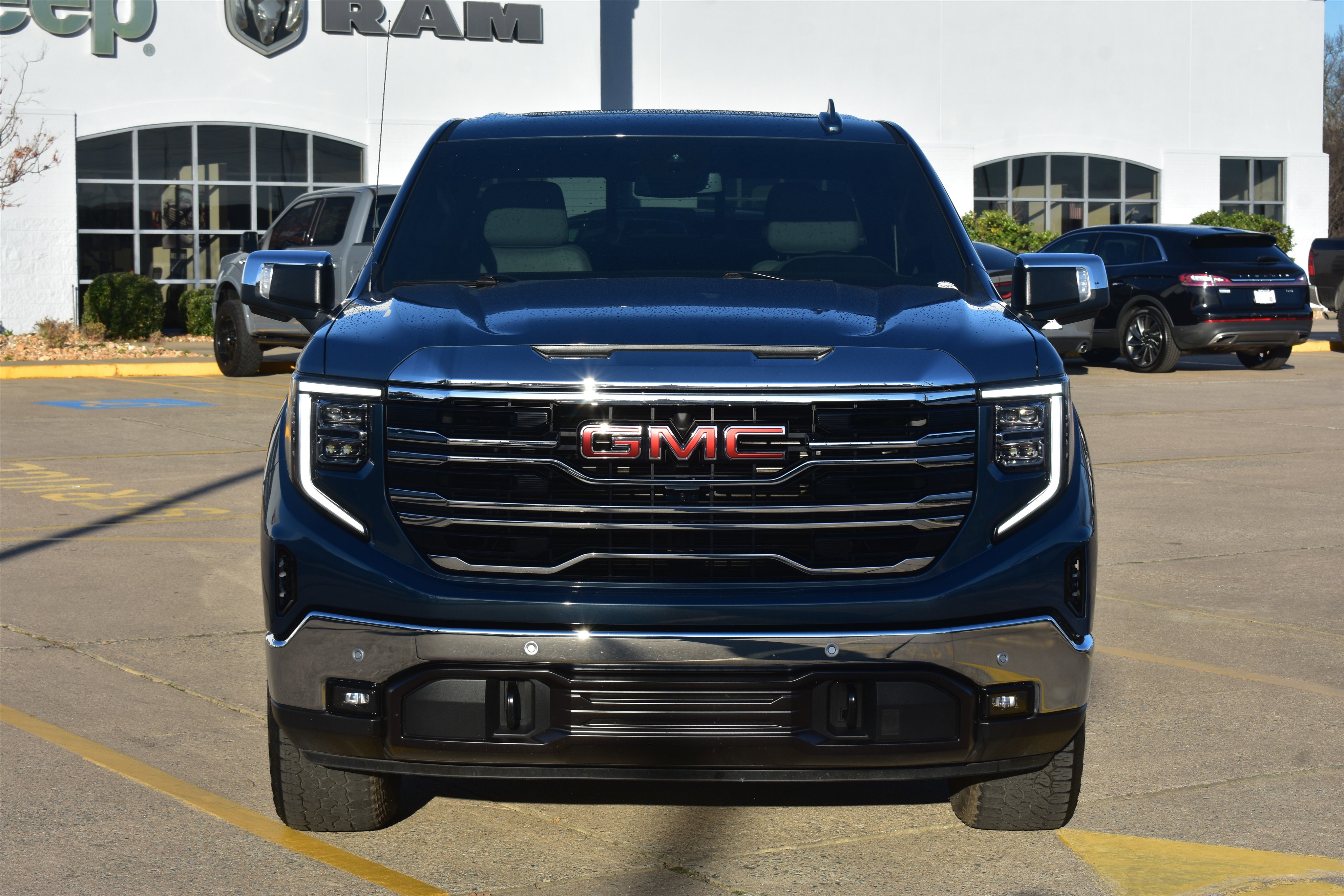 Used 2024 GMC Sierra 1500 SLT with VIN 1GTUUDED1RZ386851 for sale in Little Rock