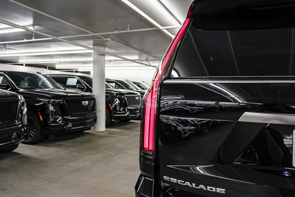 2026 Cadillac Escalade Luxury photo 4