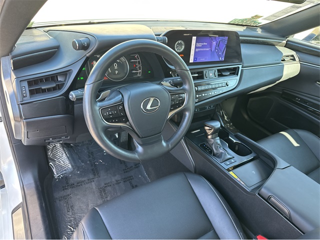 2025 Lexus ES 300h Premium photo 13