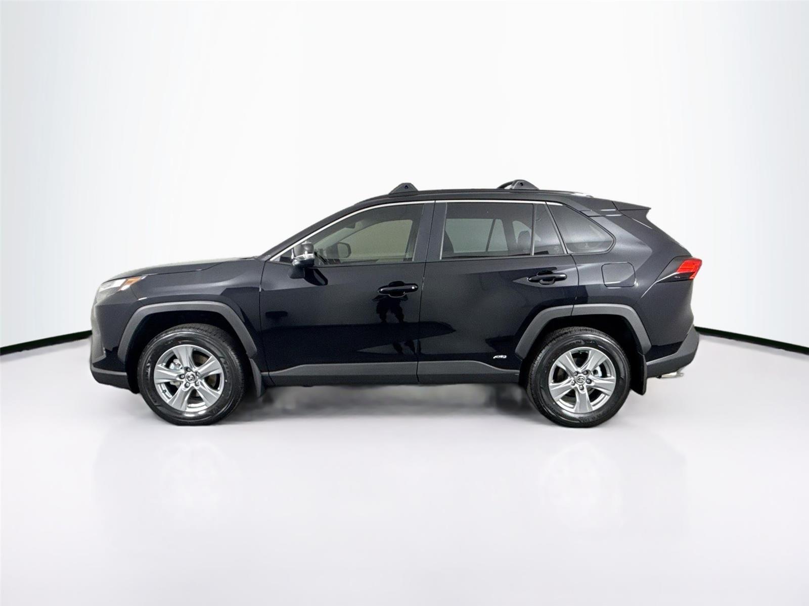 2025 Toyota RAV4 Hybrid XLE photo 9