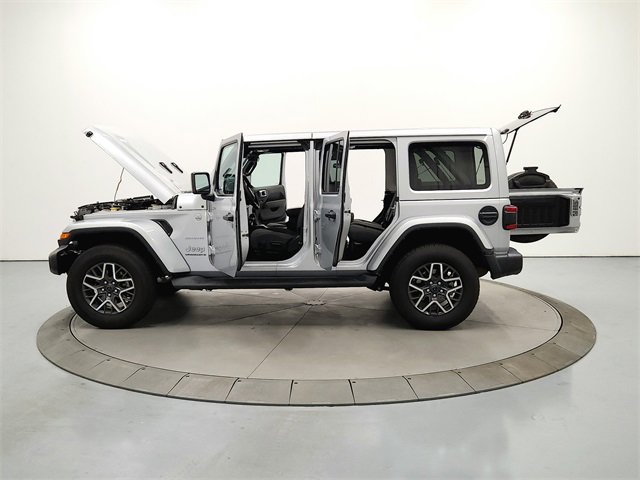 2024 Jeep Wrangler Sahara photo 11