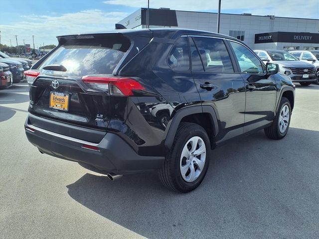 2024 Toyota RAV4 LE photo 4