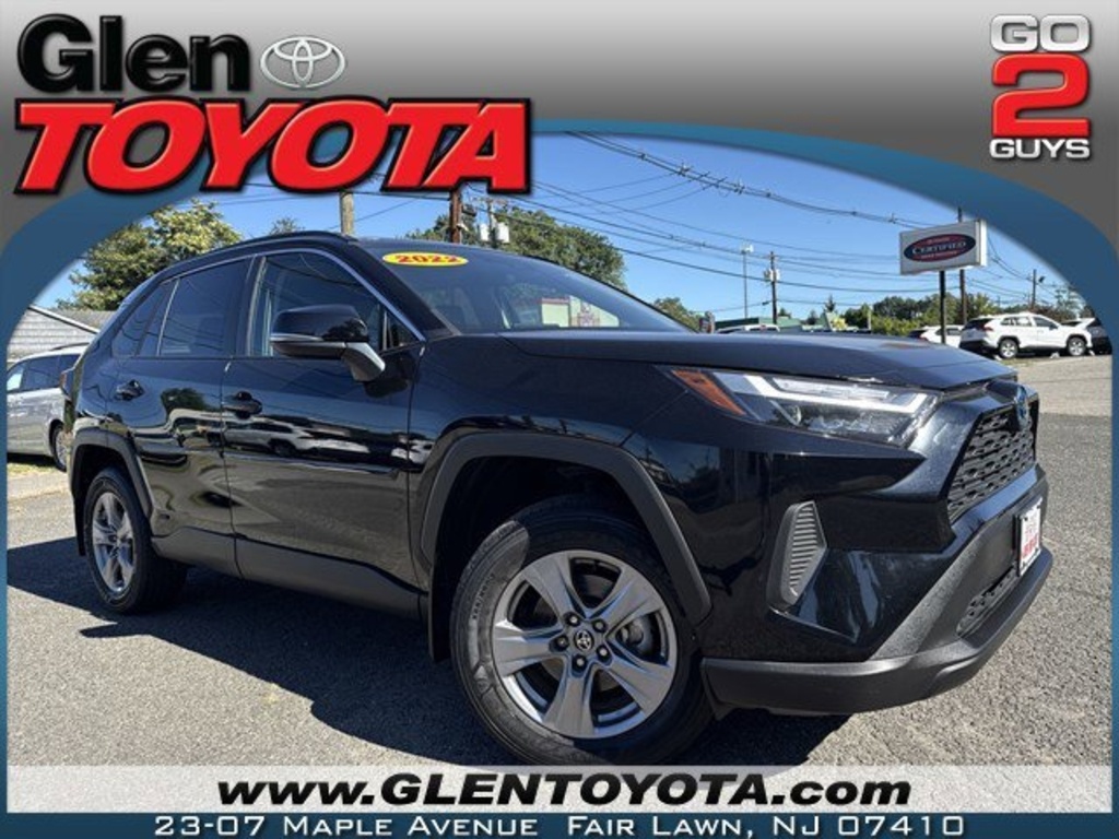 2022 Toyota RAV4 XLE's photo
