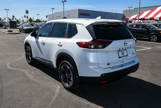 2026 Nissan Rogue SV photo 2