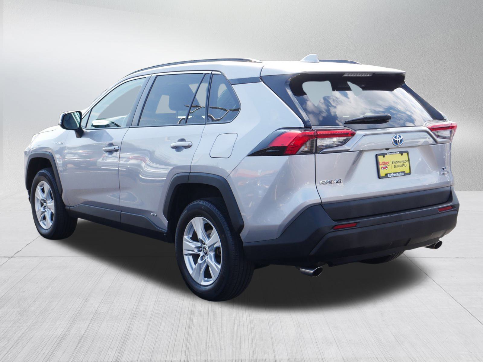 2021 Toyota RAV4 Hybrid XLE photo 4