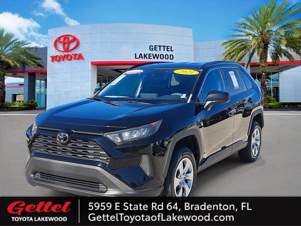 2021 Toyota RAV4 LE's photo