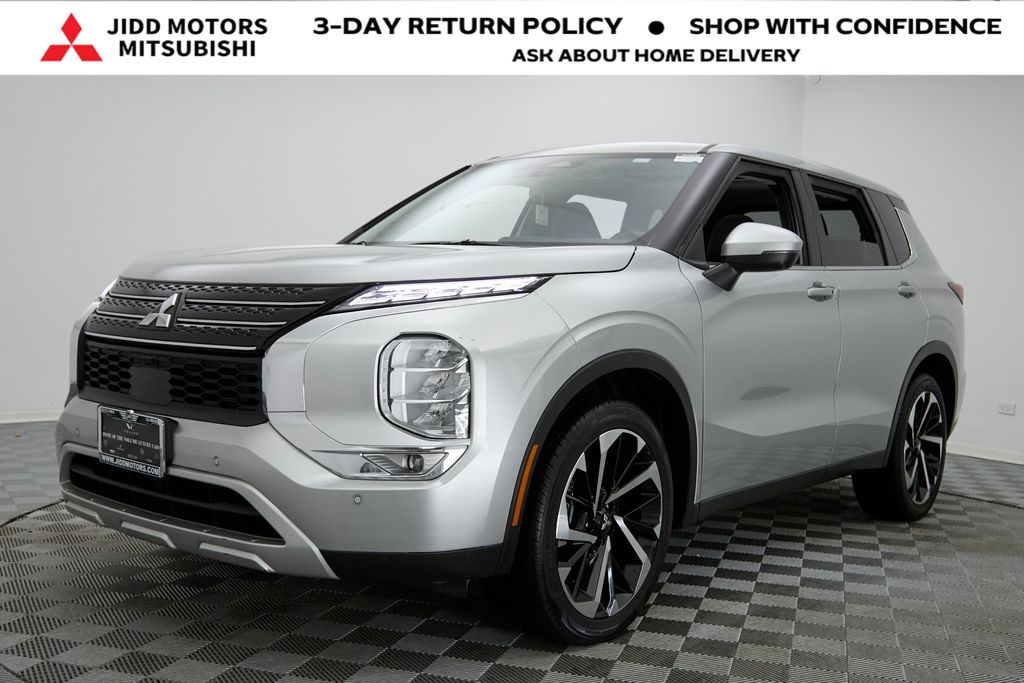 2024 Mitsubishi Outlander SE's photo