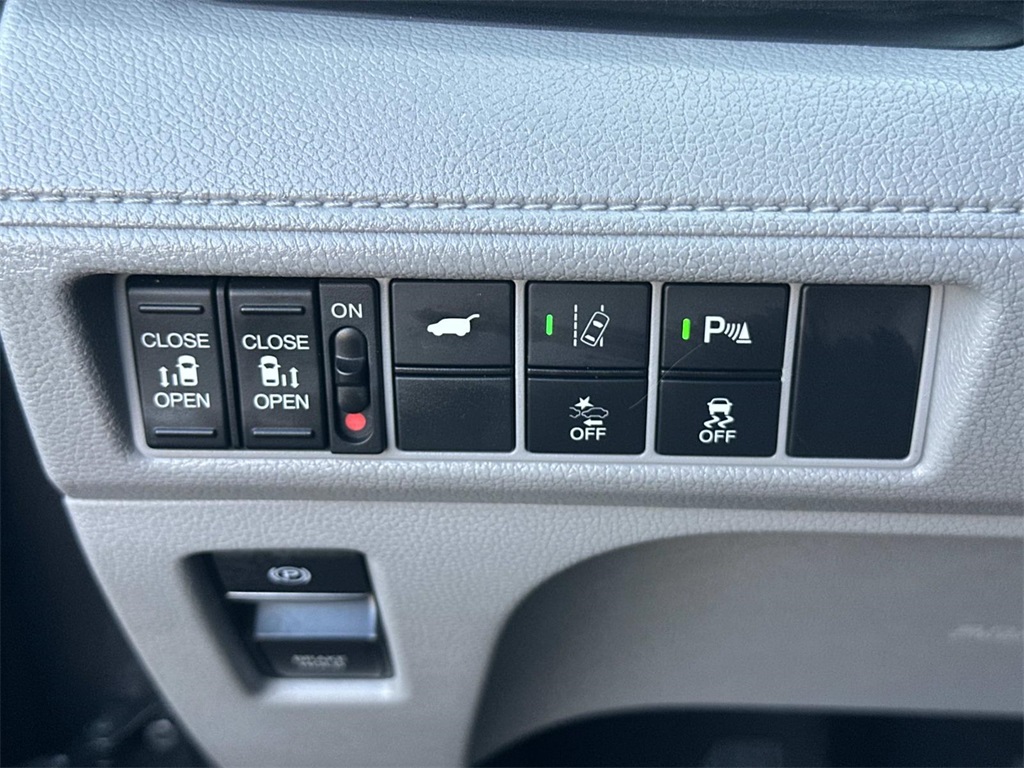 2020 Honda Odyssey Touring photo 26
