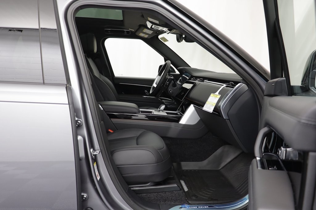 2025 Land Rover Range Rover SE photo 18