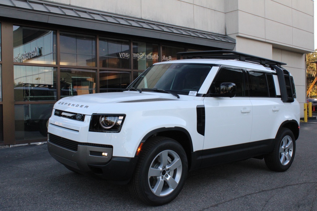 2026 Land Rover Defender S's photo