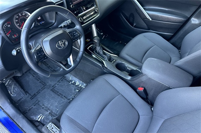 2022 Toyota Corolla Cross LE photo 10