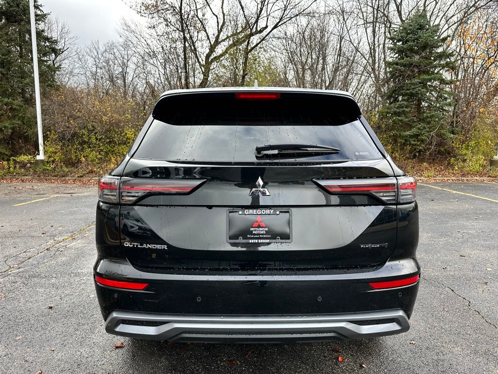 2025 Mitsubishi Outlander Platinum photo 3