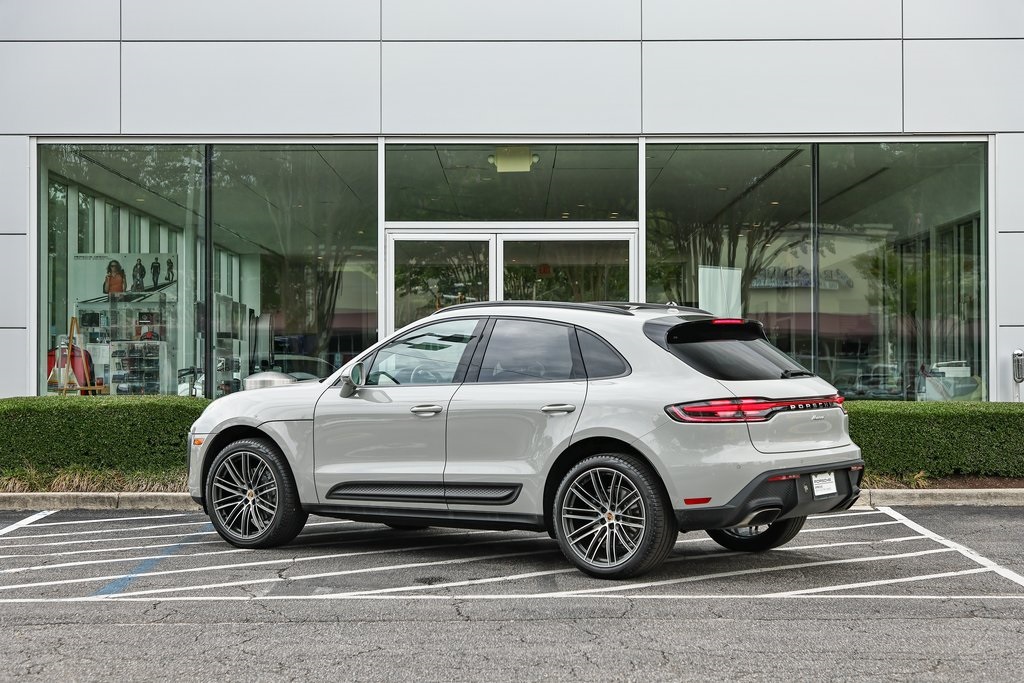2025 Porsche Macan T photo 3