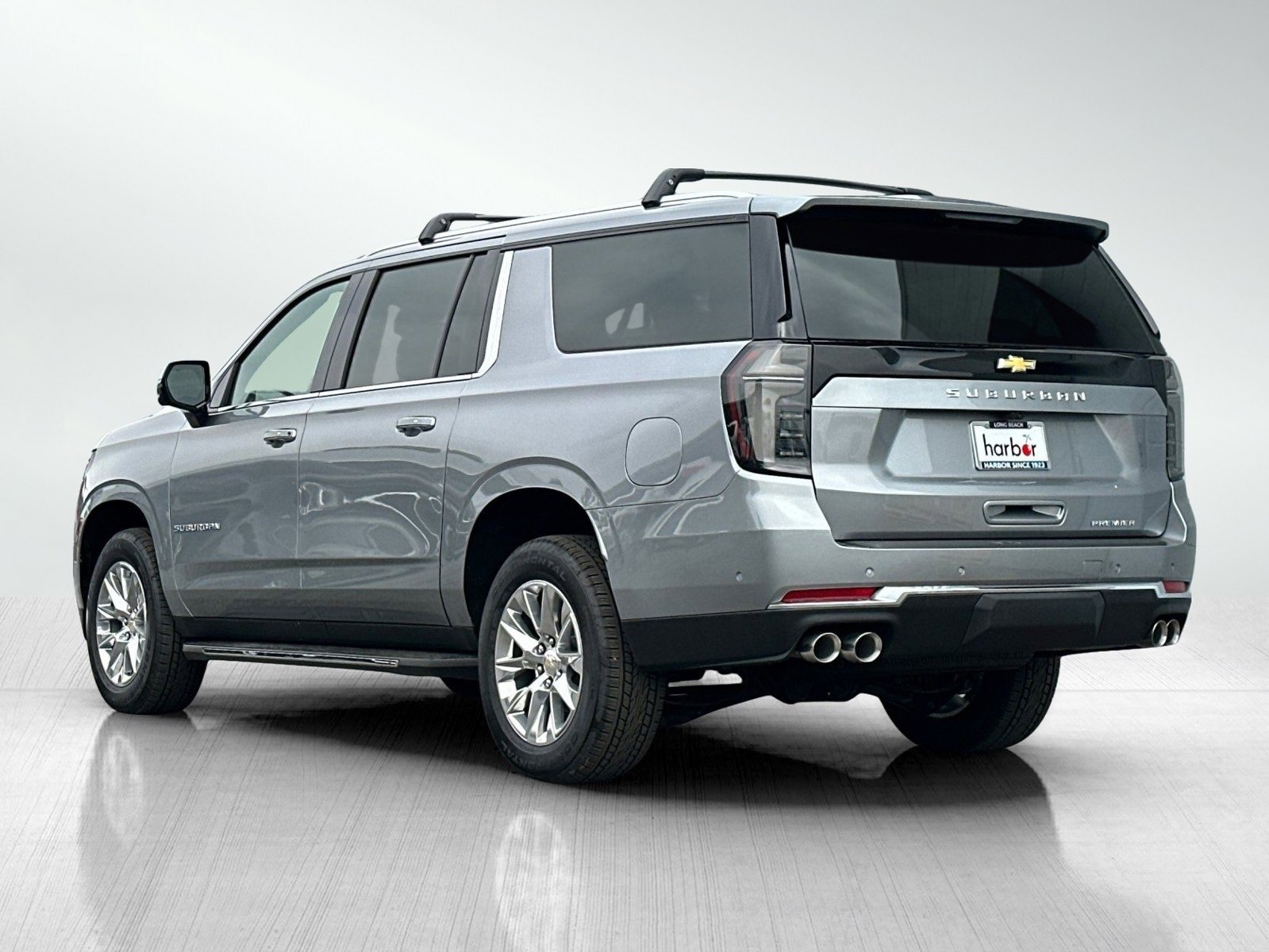 2025 Chevrolet Suburban Premier photo 6