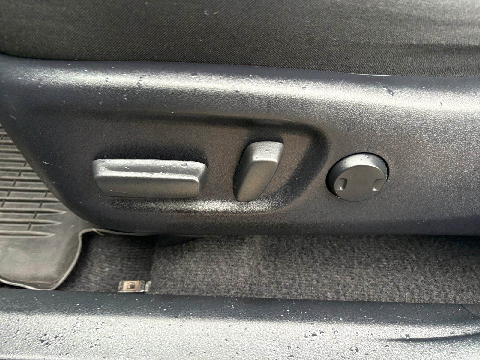 2018 Toyota RAV4 Hybrid XLE photo 4
