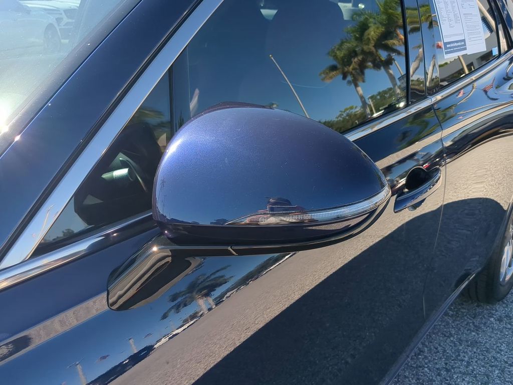 2024 Genesis GV70 3.5T Sport photo 11
