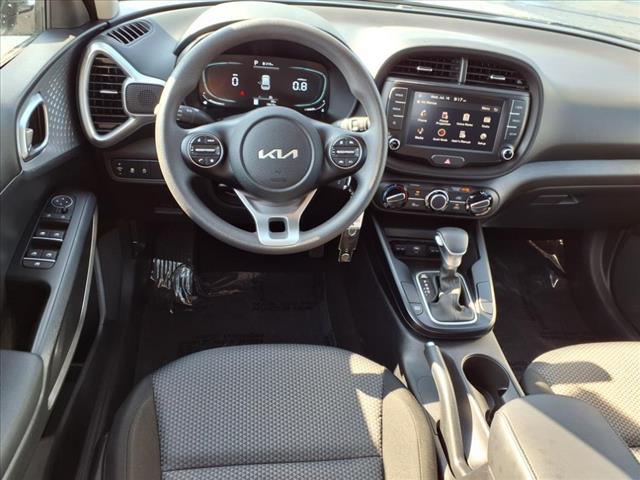 2024 Kia Soul LX photo 2
