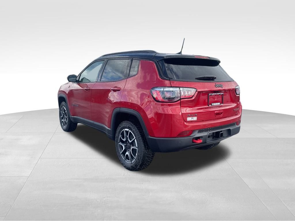 2026 Jeep Compass Trailhawk photo 3