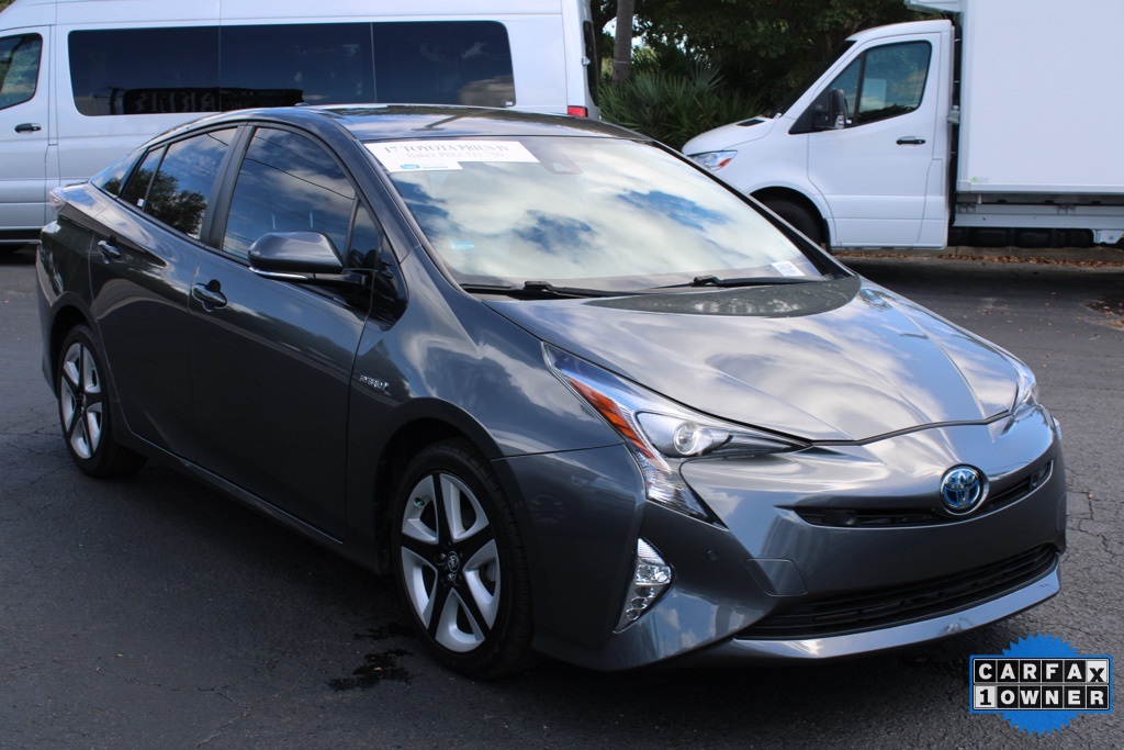 2017 Toyota Prius Four photo 5